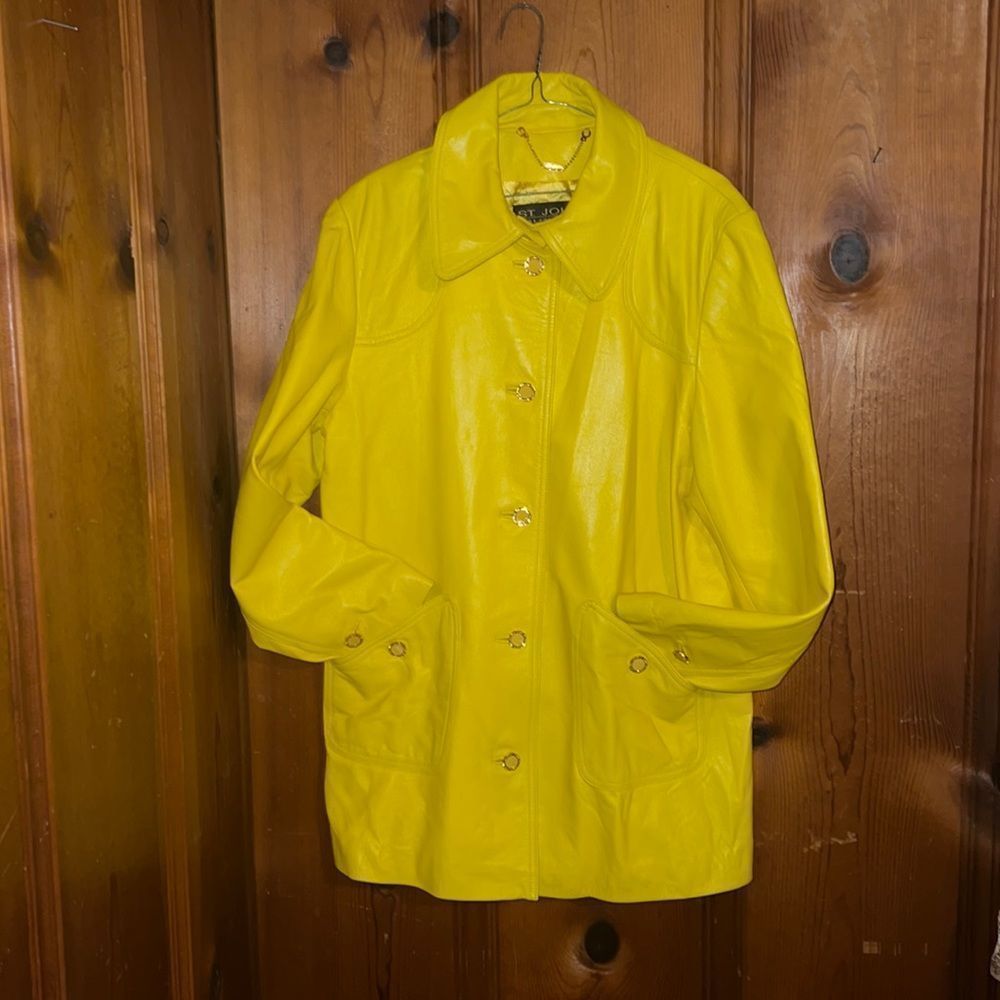 Saint John yellow soft leather three-quarter coat.